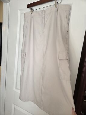 Liz Claiborne Women's Long Cargo Skirt Beige No Spilt Sz 16 Preloved